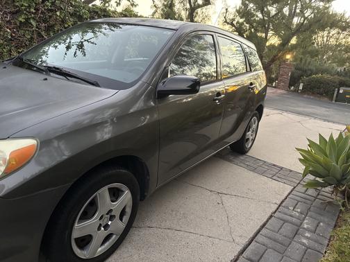 Gray 2004 Toyota Matrix Base