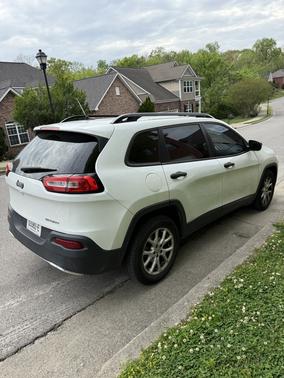 White 2015 Jeep Cherokee Sport