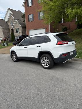 White 2015 Jeep Cherokee Sport