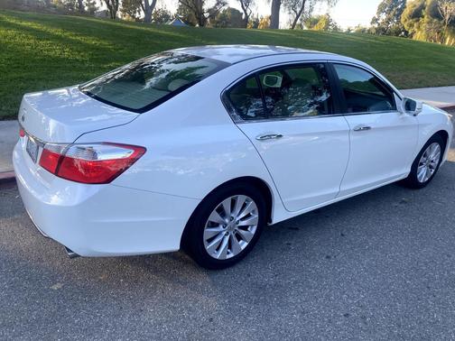 White 2013 Honda Accord EX