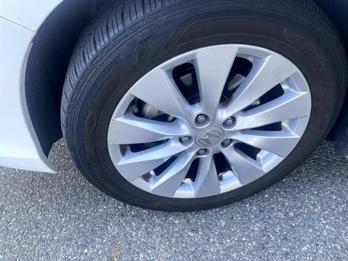 White 2013 Honda Accord EX