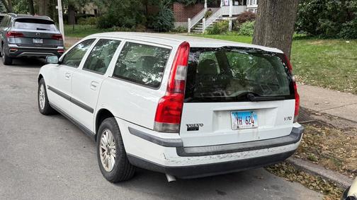 White 2004 Volvo V70 2.4