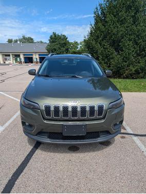 Green 2019 Jeep Cherokee Latitude Plus