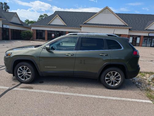 Green 2019 Jeep Cherokee Latitude Plus