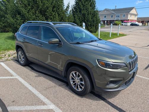 Green 2019 Jeep Cherokee Latitude Plus