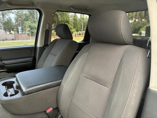 2012 Nissan Titan SV