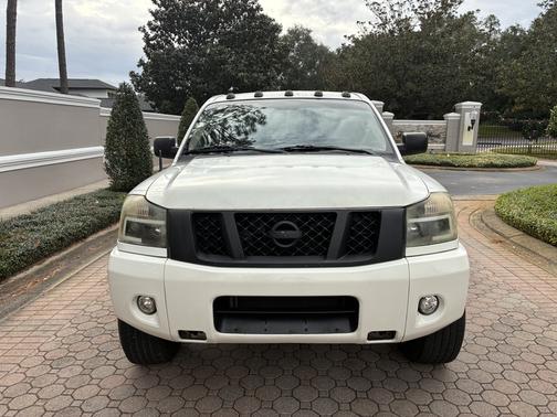 2012 Nissan Titan SV
