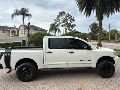 2012 Nissan Titan SV