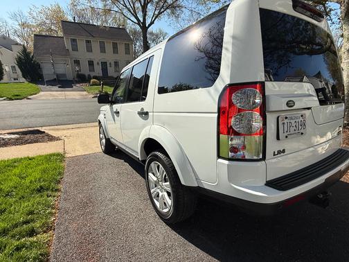 White 2013 Land Rover LR4 Lux