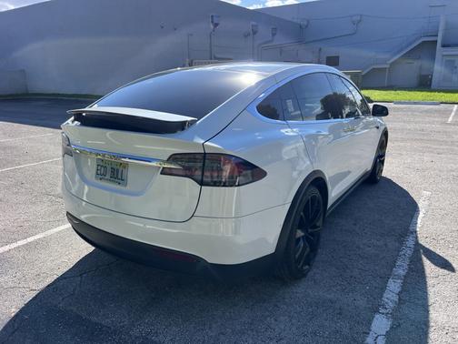 White 2017 Tesla Model X 75D