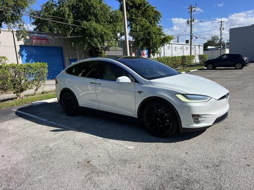 White 2017 Tesla Model X 75D
