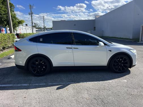 White 2017 Tesla Model X 75D