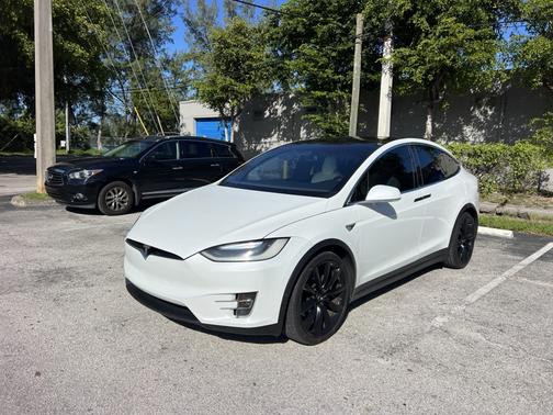 White 2017 Tesla Model X 75D