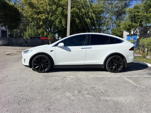 White 2017 Tesla Model X 75D