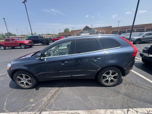 Blue 2011 Volvo XC60 T6