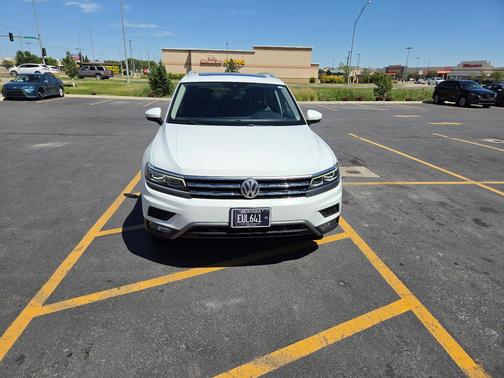 White 2018 Volkswagen Tiguan 2.0T SEL Premium