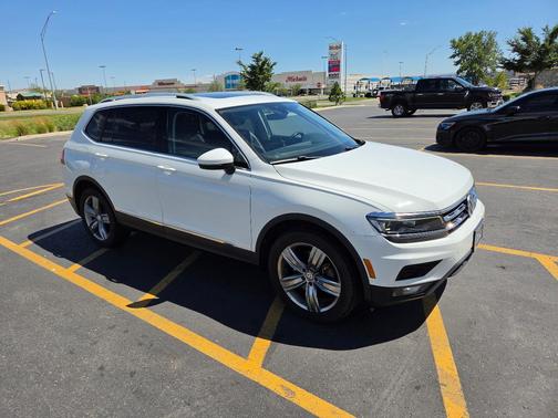 White 2018 Volkswagen Tiguan 2.0T SEL Premium