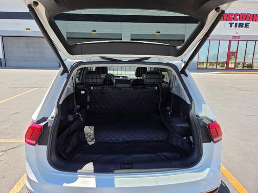 White 2018 Volkswagen Tiguan 2.0T SEL Premium