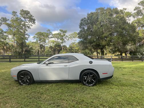 2022 Dodge Challenger SXT