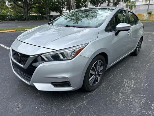 Silver 2021 Nissan Versa 1.6 SV