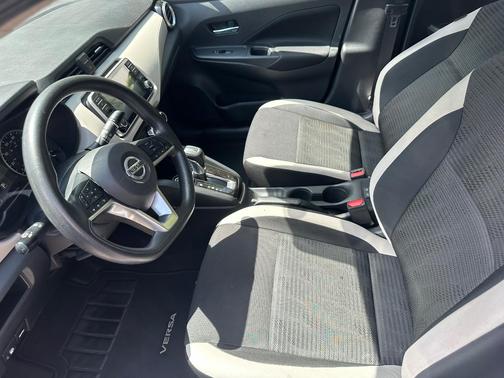 Silver 2021 Nissan Versa 1.6 SV