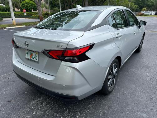 Silver 2021 Nissan Versa 1.6 SV