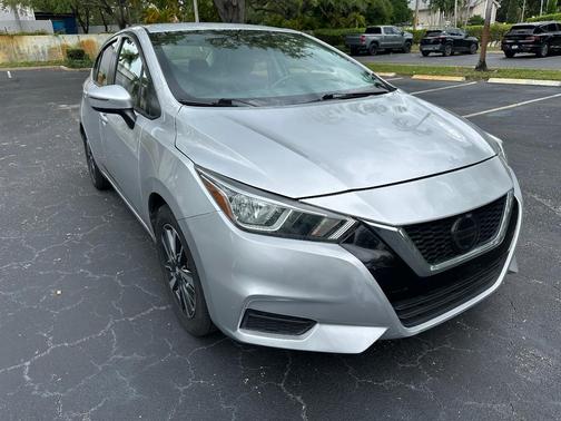 Silver 2021 Nissan Versa 1.6 SV