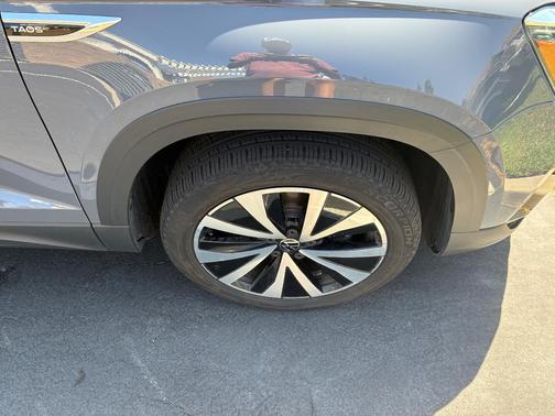 Gray 2022 Volkswagen Taos 1.5T SE