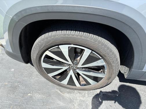 Gray 2022 Volkswagen Taos 1.5T SE