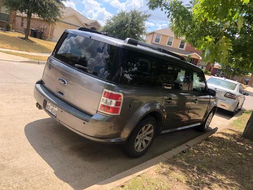 Gray 2010 Ford Flex SE