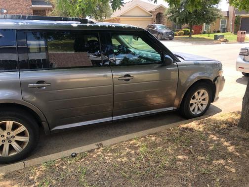 Gray 2010 Ford Flex SE