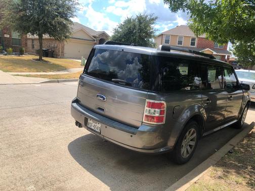 Gray 2010 Ford Flex SE