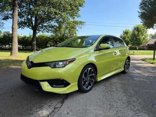 Green 2017 Toyota Corolla iM Base