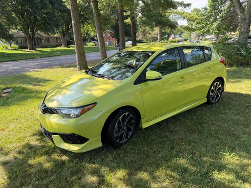 Green 2017 Toyota Corolla iM Base