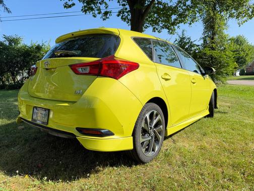 Green 2017 Toyota Corolla iM Base