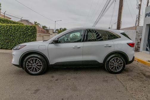 White 2022 Ford Escape PHEV SE