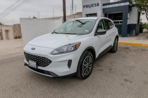 White 2022 Ford Escape PHEV SE