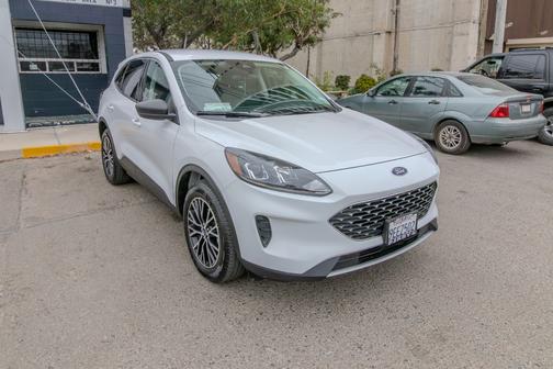 White 2022 Ford Escape PHEV SE