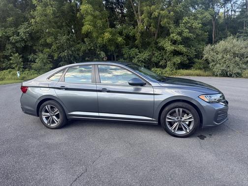 Gray 2023 Volkswagen Jetta 1.4T SE