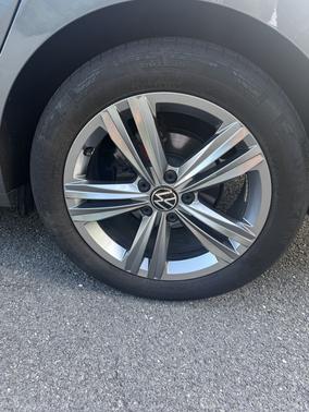 Gray 2023 Volkswagen Jetta 1.4T SE