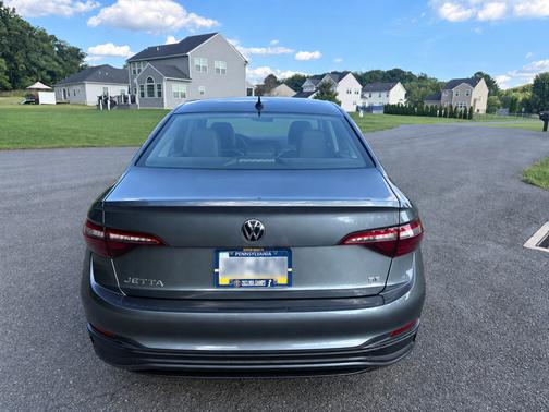 Gray 2023 Volkswagen Jetta 1.4T SE