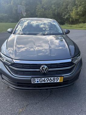 Gray 2023 Volkswagen Jetta 1.4T SE