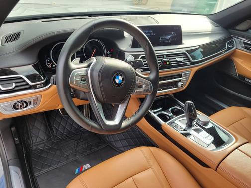 Photo 1 of 7 of 2018 BMW 740 i