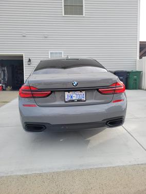 Photo 4 of 7 of 2018 BMW 740 i