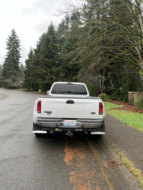 White 2002 Ford F-350 Lariat Crew Cab Super Duty DRW