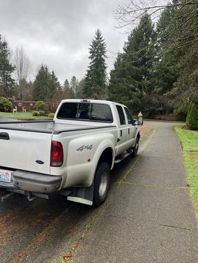 White 2002 Ford F-350 Lariat Crew Cab Super Duty DRW