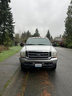 White 2002 Ford F-350 Lariat Crew Cab Super Duty DRW