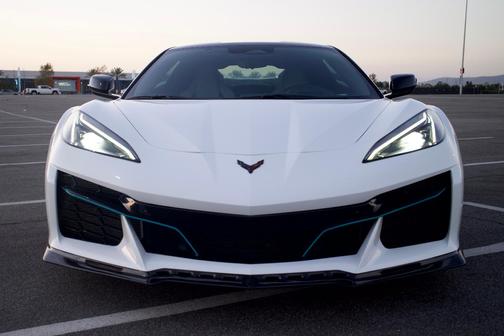 White 2024 Chevrolet Corvette Z06 w/2LZ