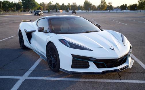 White 2024 Chevrolet Corvette Z06 w/2LZ