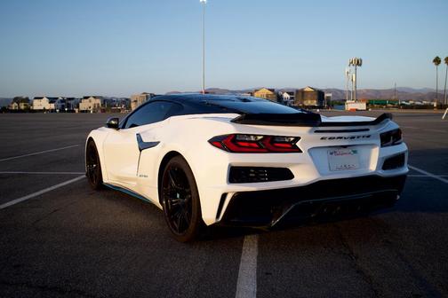 White 2024 Chevrolet Corvette Z06 w/2LZ